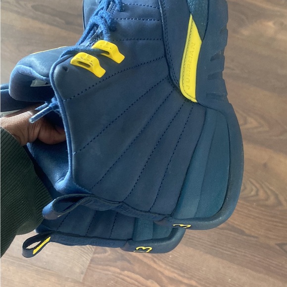 Size 10.5 men neee gone - Picture 6 of 6